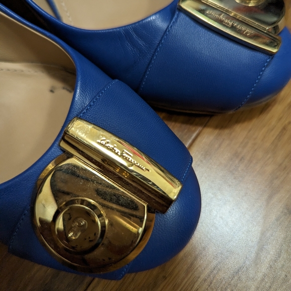 *SOLD* Blue Ferragamo heels - Size 5 - Picture 2 of 6